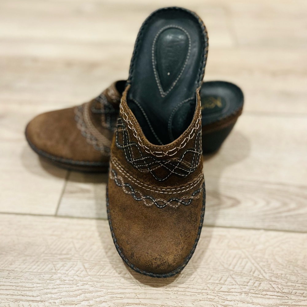 Clarks Artisan Collection Leather Clog Size 7m - image 1